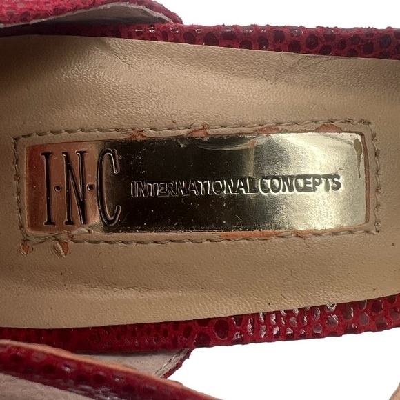 INC International Concepts Red Lucey Embossed Platform Pumps Size 8 Women's - Picture 2 of 11